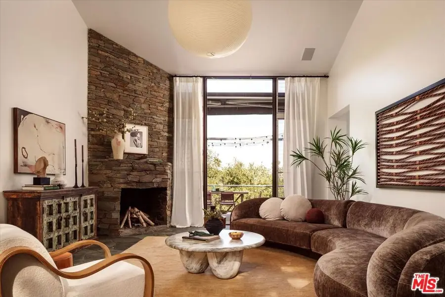 8882 Lookout Mountain Avenue, Los Angeles, CA 90046 - #3