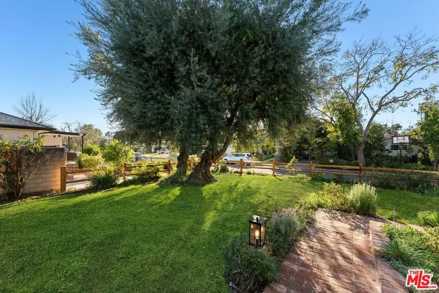 6464 Kessler Avenue, Woodland Hills, CA 91367 - #3