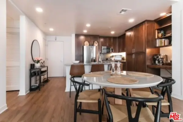 21301 Erwin Street #414, Woodland Hills, CA 91367