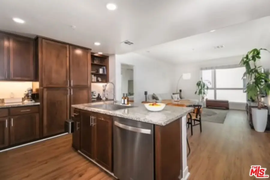 21301 Erwin Street #414, Woodland Hills, CA 91367 - #2