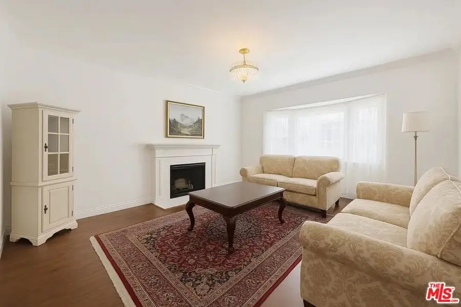 21620 Burbank Boulevard #9, Woodland Hills, CA 91367 - #2