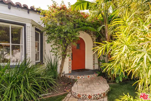 8260 Oakwood Avenue, Los Angeles, CA 90048