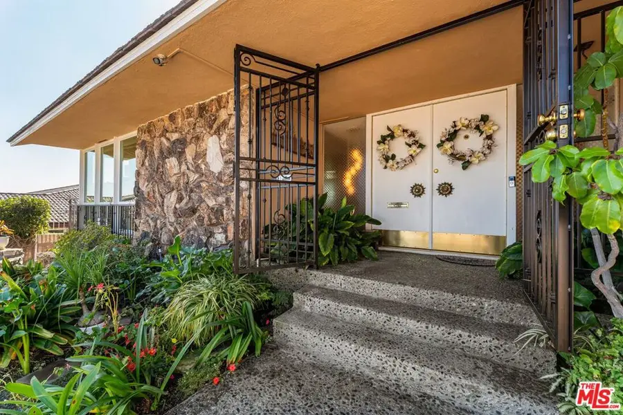 4845 Parkglen Avenue, View Park Windsor Hills, CA 90043 - #3