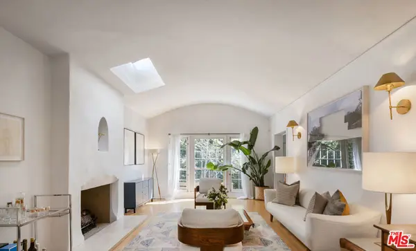 2201 N Willetta Avenue, Los Angeles, CA 90068