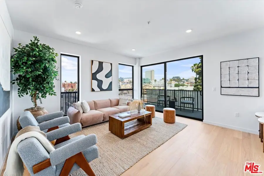 904 S New Hampshire Avenue #PH-4, Los Angeles, CA 90006 - #3