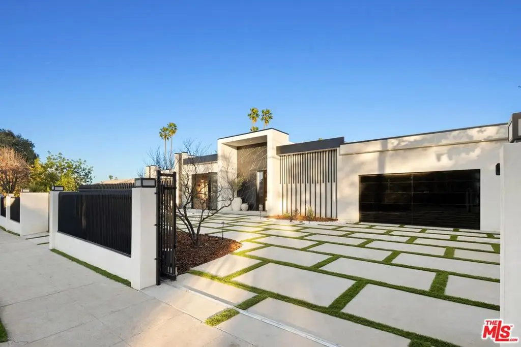 5200 Oakdale Avenue, Woodland Hills, CA 91364 - #1