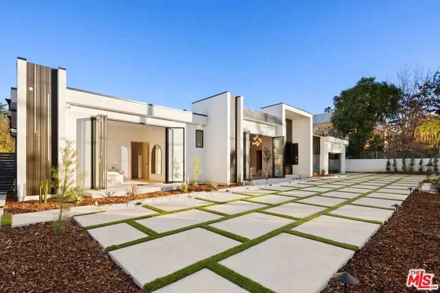 5200 Oakdale Avenue, Woodland Hills, CA 91364 - #2