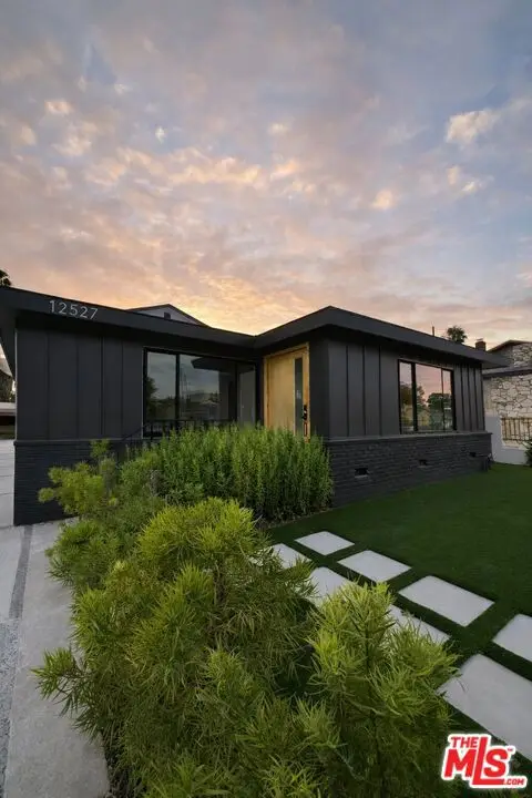 12527 Cranbrook Avenue, Hawthorne, CA 90250 - #1