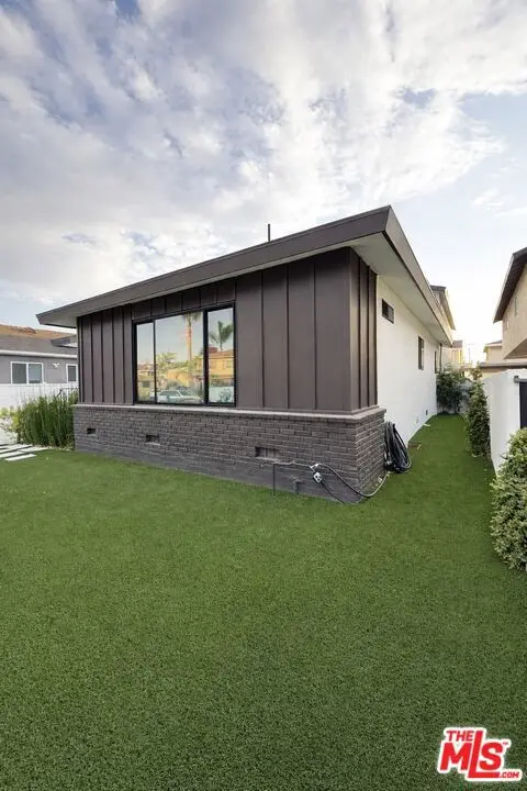 12527 Cranbrook Avenue, Hawthorne, CA 90250 - #2