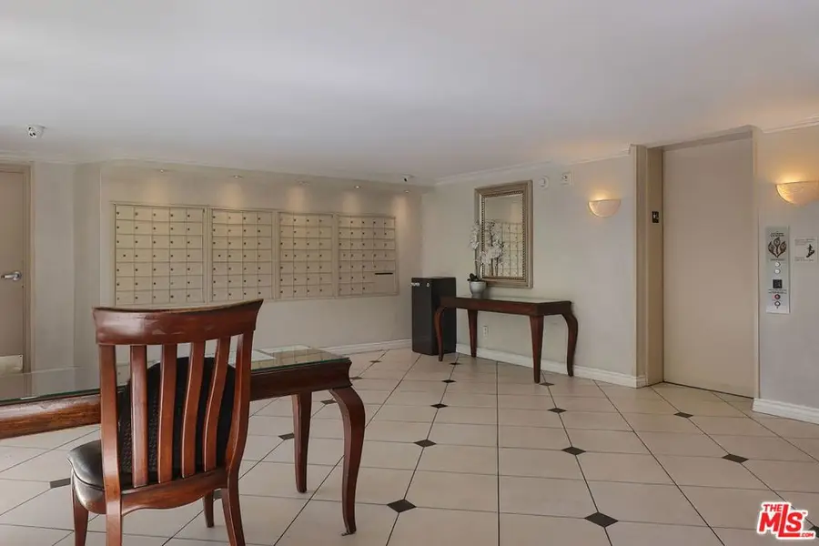 11645 Montana Avenue #215, Los Angeles, CA 90049 - #3