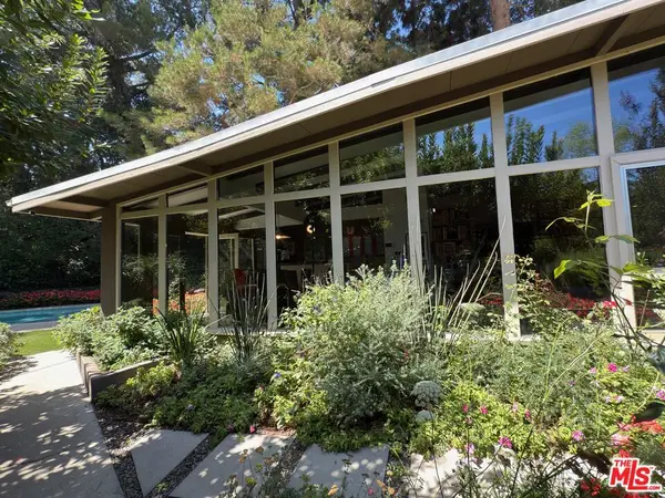 8581 Appian Way, Los Angeles, CA 90046