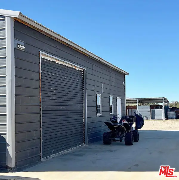 200 Avenue Y 8, Llano, CA 93544