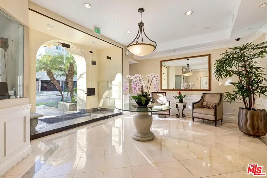 132 S Maple Drive #101, Beverly Hills, CA 90212 - #3