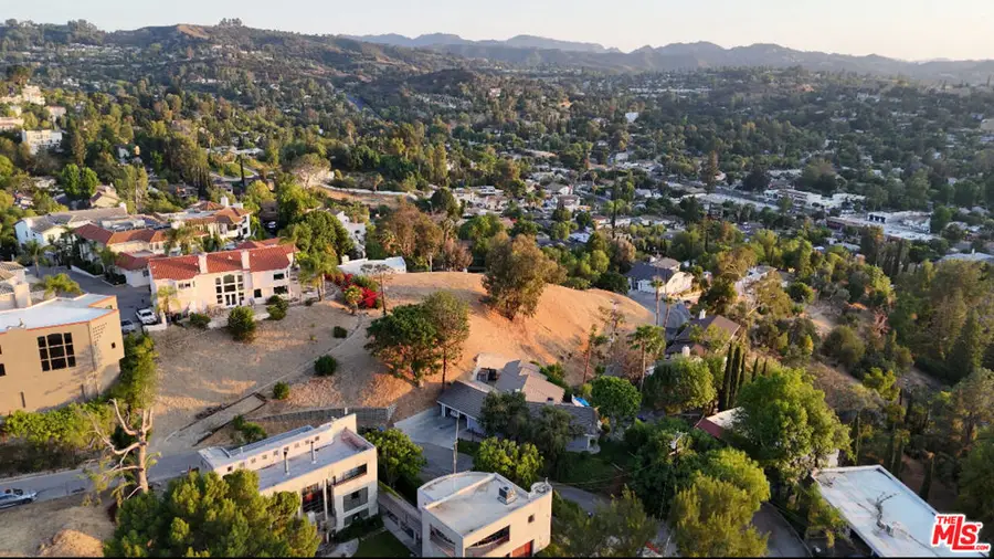 5015 Calatrana Drive, Woodland Hills, CA 91364 - #2