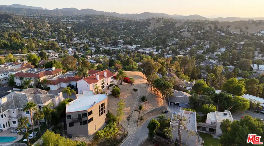 5015 Calatrana Drive, Woodland Hills, CA 91364 - #3