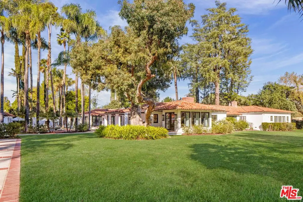 18625 Wells Drive, Tarzana, CA 91356 - #1