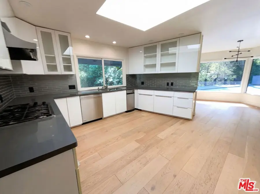 4900 Queen Victoria Road, Woodland Hills, CA 91364 - #2