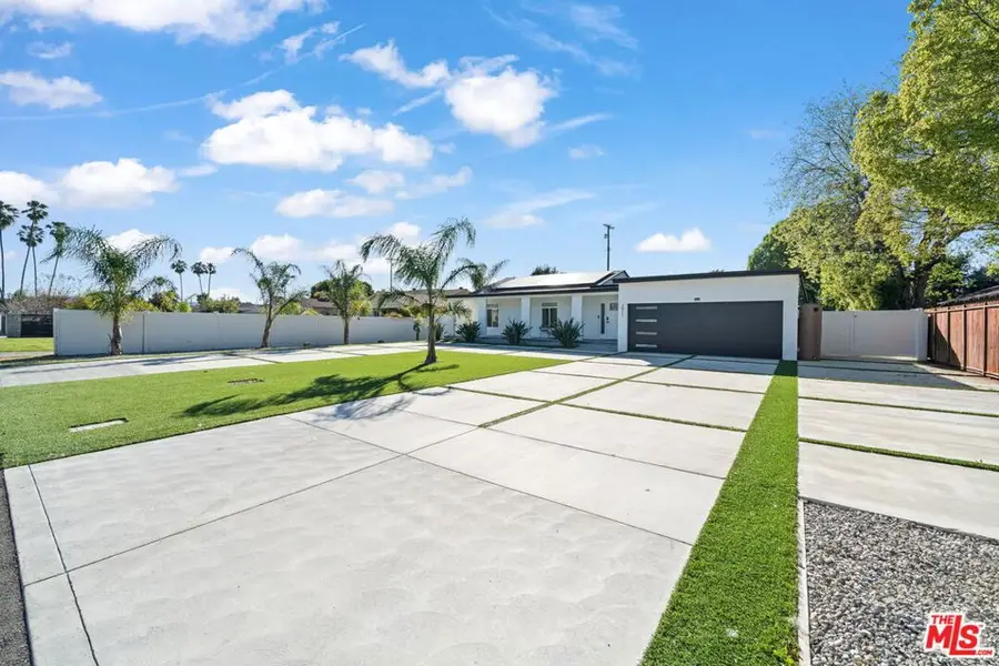 7911 Paso Robles Avenue, Lake Balboa, CA 91406 - #2