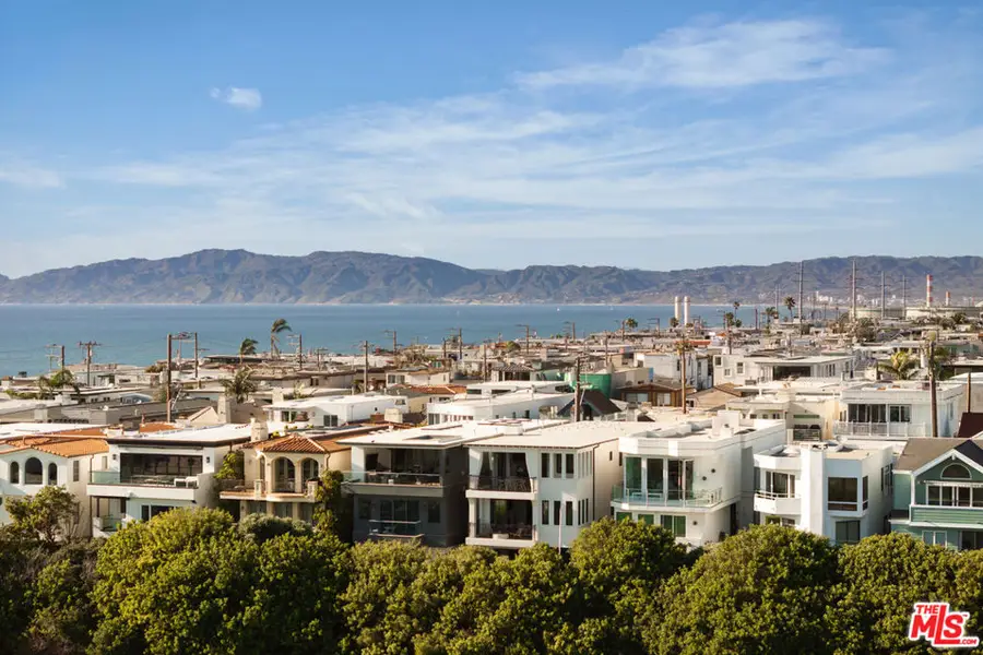 461 26th Street, Manhattan Beach, CA 90266 - #2
