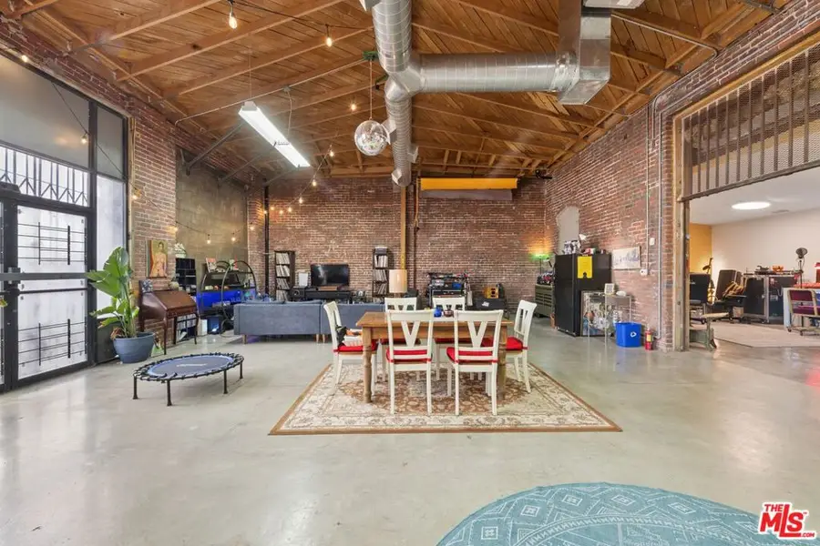 6215 S San Pedro Street, Los Angeles, CA 90003 - #3