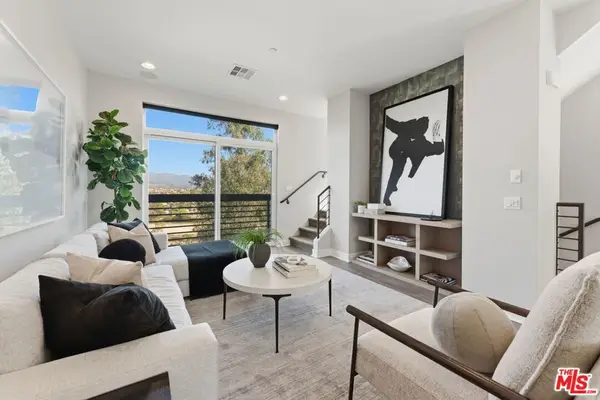 2753 Waverly Drive #806, Los Angeles, CA 90039