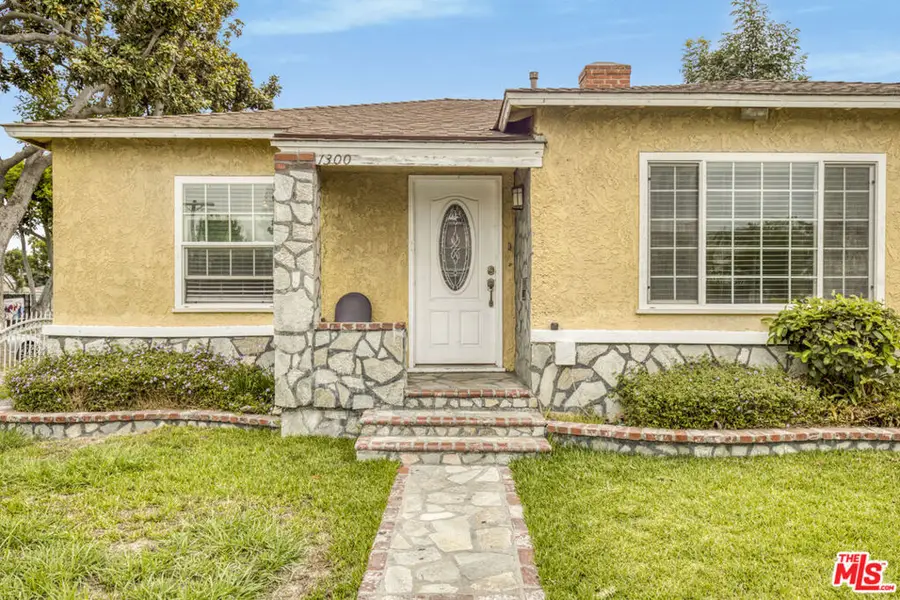 1300 S California Avenue, Compton, CA 90221 - #3
