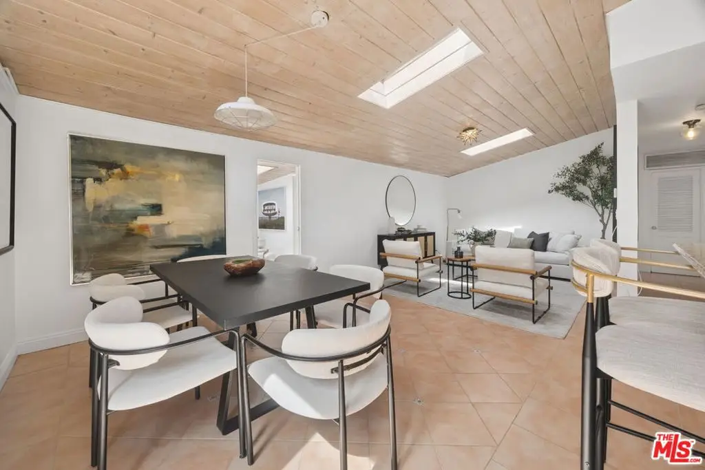 5149 Tendilla Avenue, Woodland Hills, CA 91364 - #1