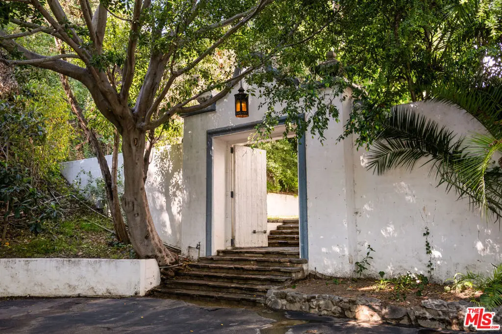 1196 Brooklawn Drive, Los Angeles, CA 90077 - #1