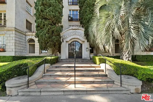 109 N Sycamore Avenue #202, Los Angeles, CA 90036