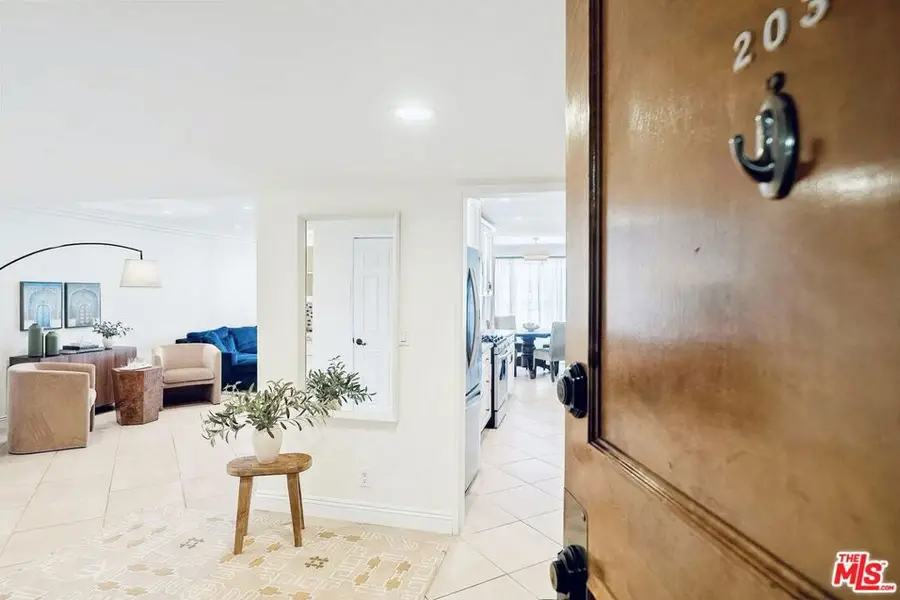 1215 Brockton Avenue #203, Los Angeles, CA 90025 - #2