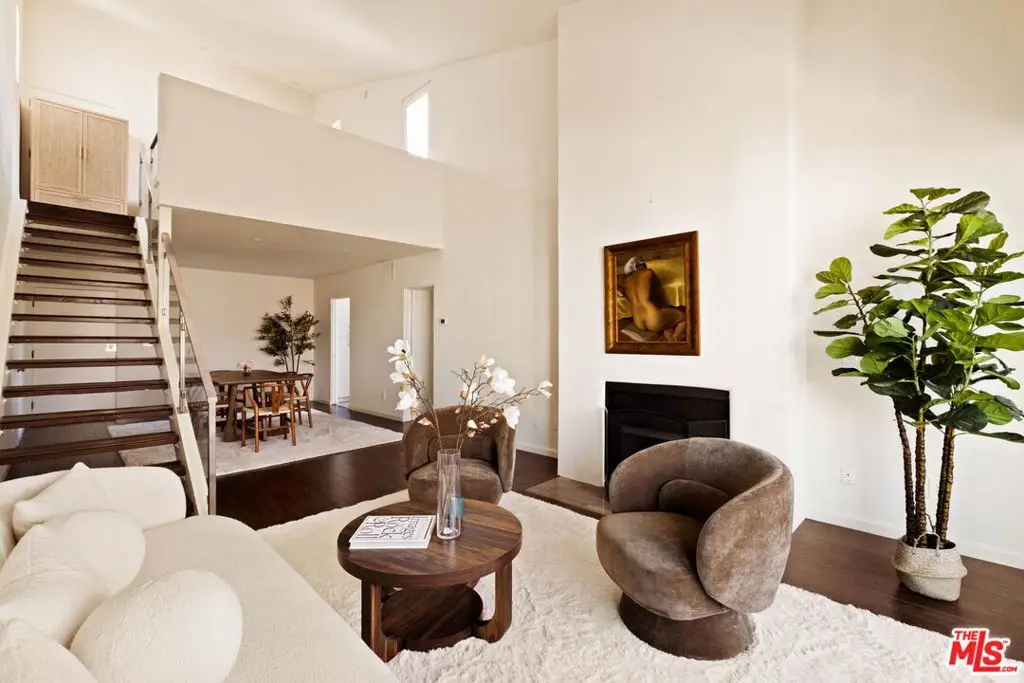 725 S Barrington Avenue #301, Los Angeles, CA 90049 - #1