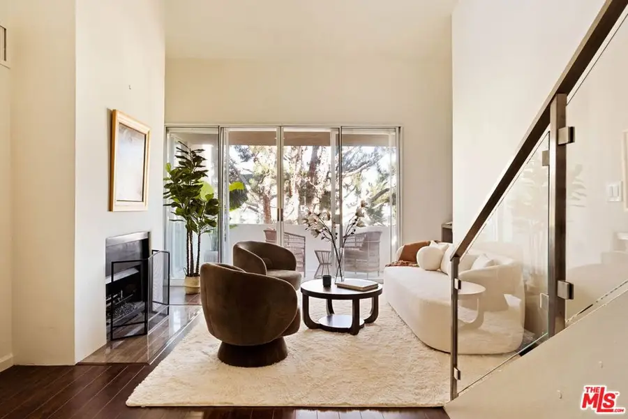 725 S Barrington Avenue #301, Los Angeles, CA 90049 - #3