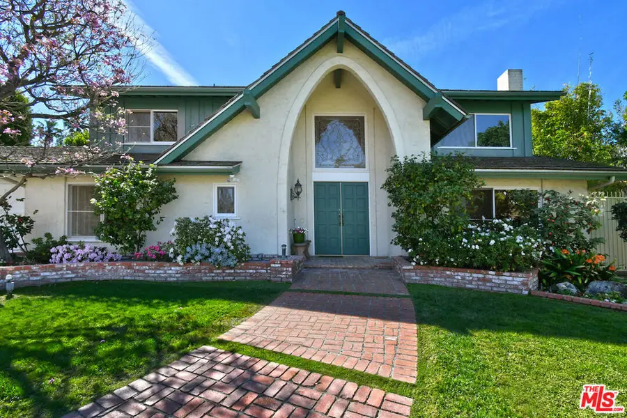 17616 Corinthian Drive, Encino, CA 91316 - #2