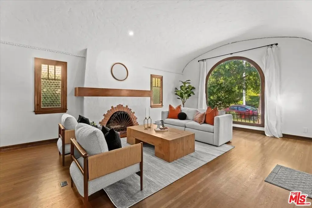 1159 S Sierra Bonita Avenue, Los Angeles, CA 90019 - #1