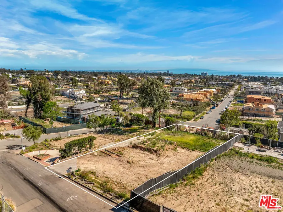 15208 Whitfield Avenue, Pacific Palisades, CA 90272 - #3