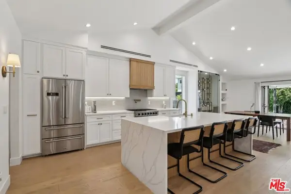 13117 Magnolia Boulevard, Sherman Oaks, CA 91423