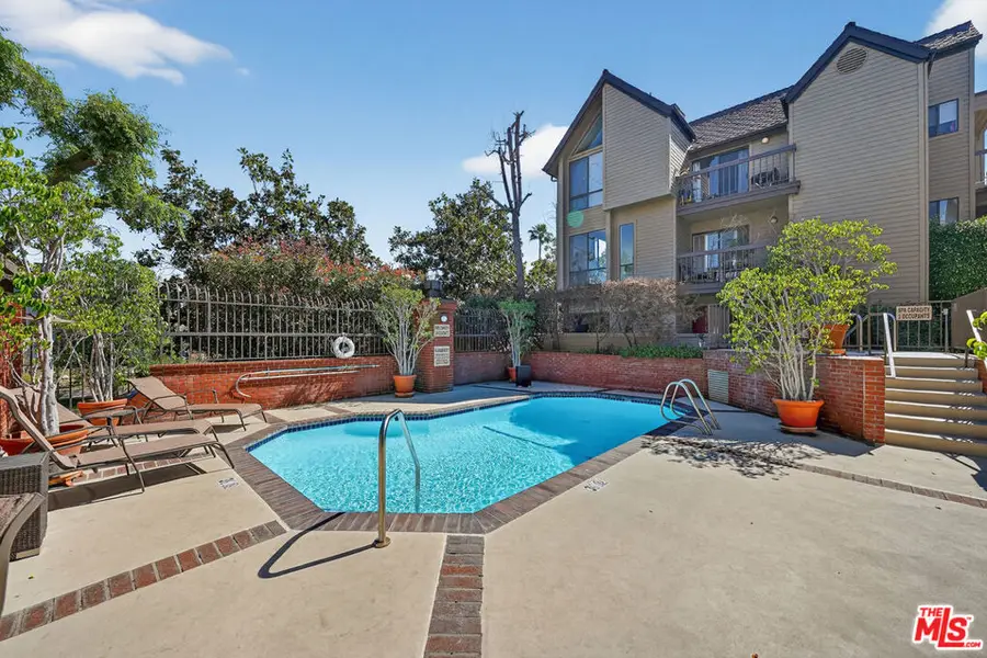 835 S Lucerne Boulevard #105, Los Angeles, CA 90005 - #3