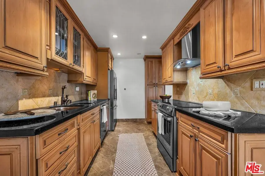 914 Lincoln Boulevard #301, Santa Monica, CA 90403 - #2