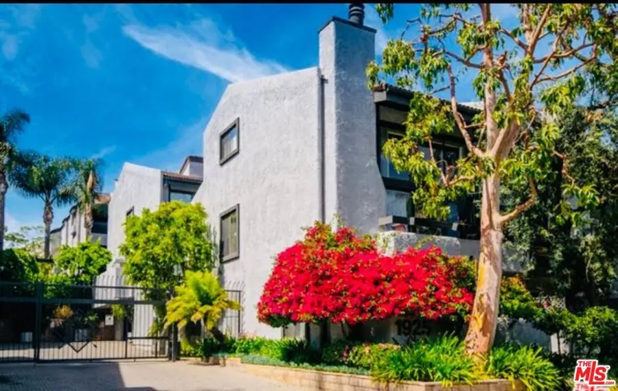 1925 S Beverly Glen Boulevard #40, Los Angeles, CA 90025 - #3
