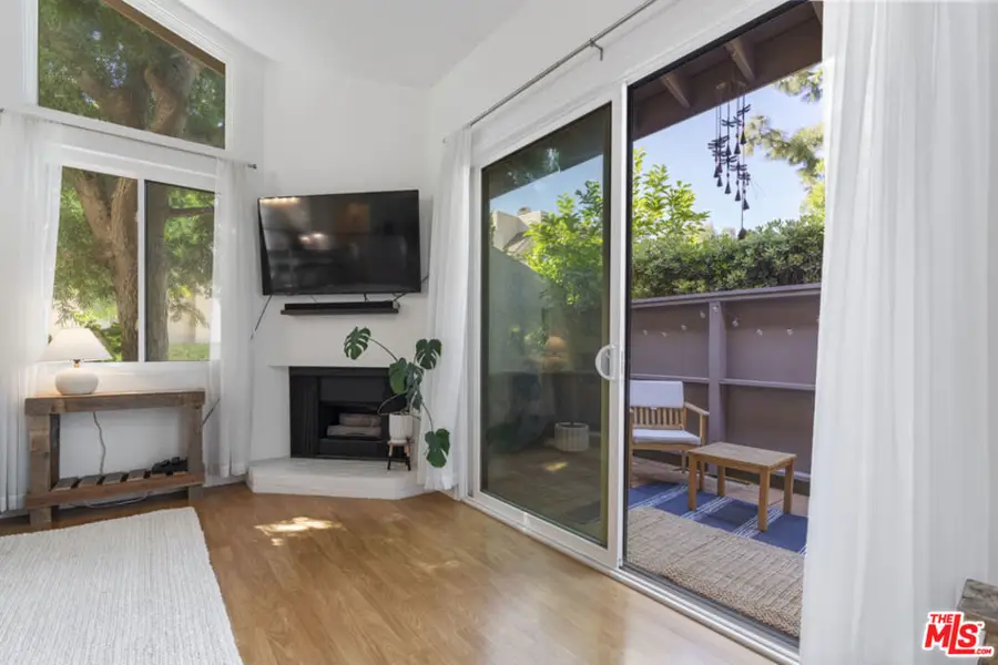 15157 Magnolia Boulevard #F, Sherman Oaks, CA 91403 - #2