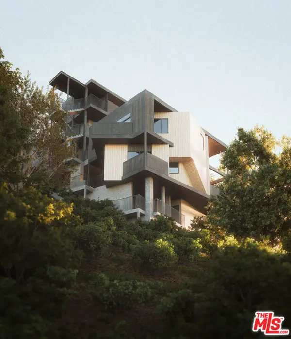 7207 Woodrow Wilson Drive, Los Angeles, CA 90068