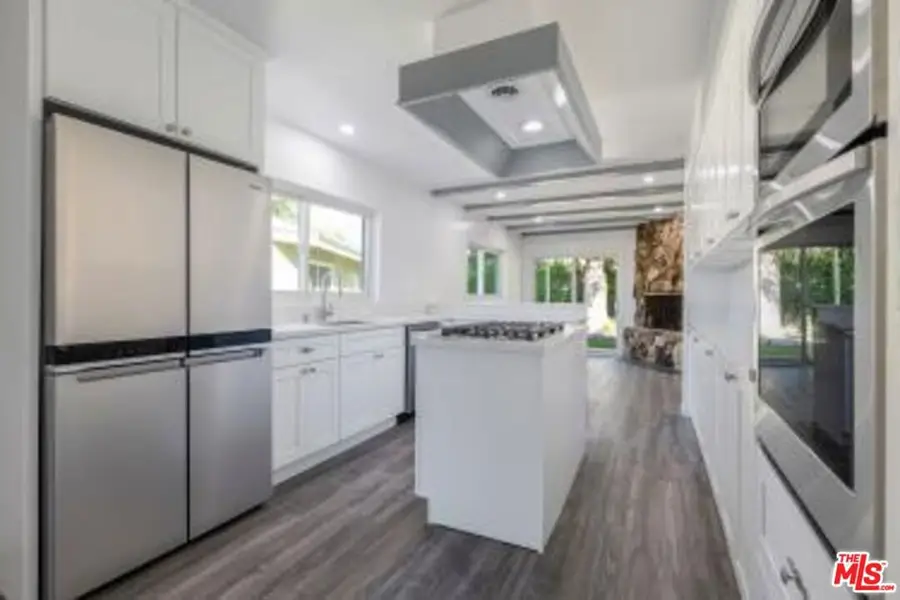 6723 Bianca Avenue, Lake Balboa, CA 91406 - #3