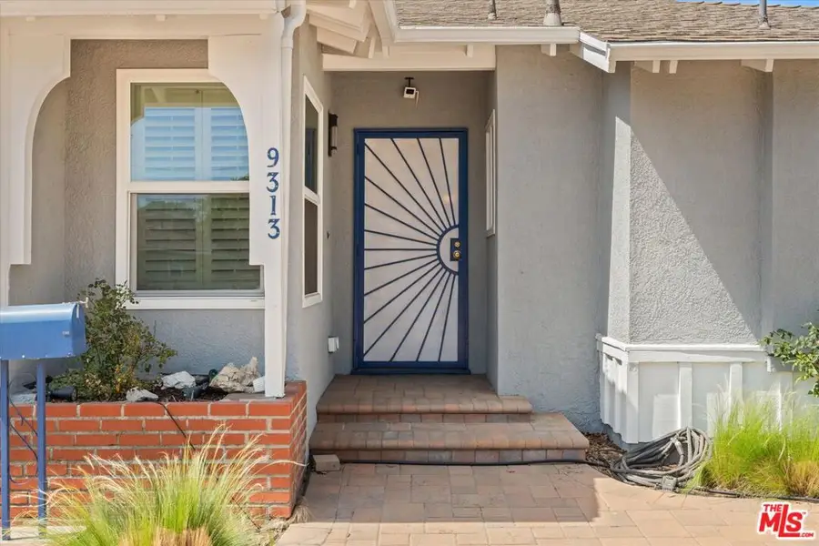 9313 Hayvenhurst Avenue, North Hills, CA 91343 - #3