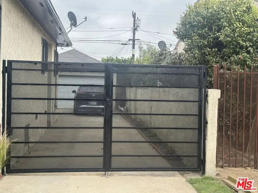 9520 S 2nd Avenue, Inglewood, CA 90305 - #2