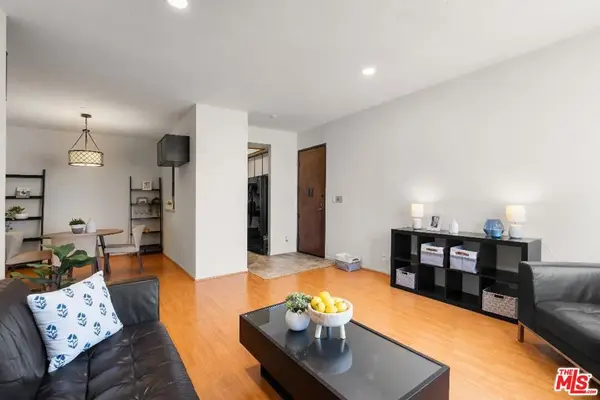 533 S St Andrews Place #220, Los Angeles, CA 90020