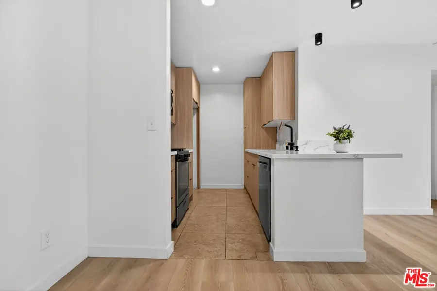 8601 International Avenue #122, Canoga Park, CA 91304 - #3