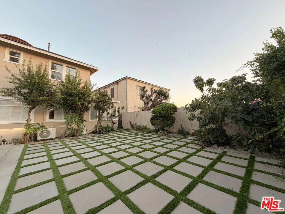 942 S Bronson Avenue, Los Angeles, CA 90019 - #1