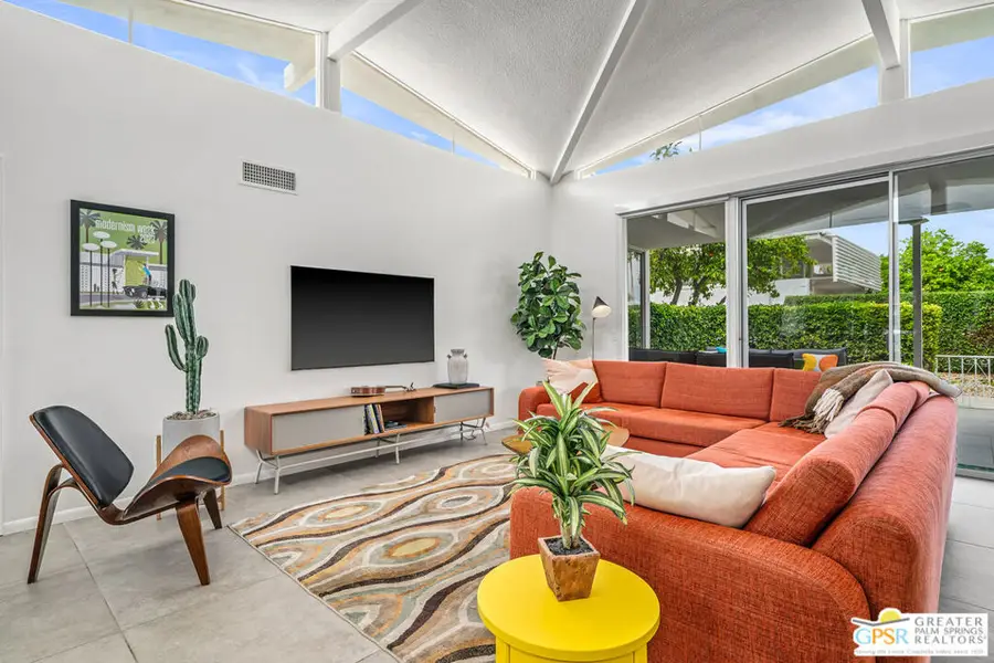 344 E Avenida Granada, Palm Springs, CA 92264 - #2