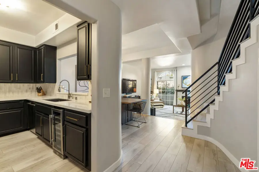 5848 W Olympic Boulevard #102, Los Angeles, CA 90036 - #3