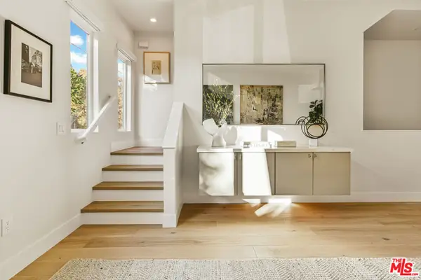 3222 S Barrington Avenue, Los Angeles, CA 90066